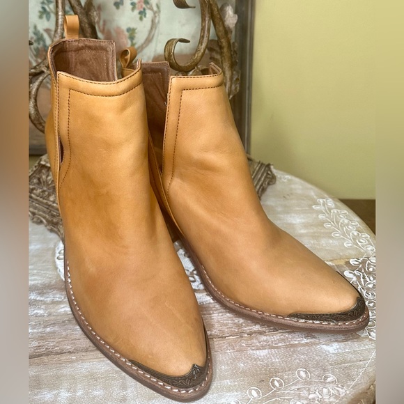 EUC Jeffrey Campbell “Cromwell” Leather Ankle Bootie in Tobacco. Size 8 - Picture 2 of 15